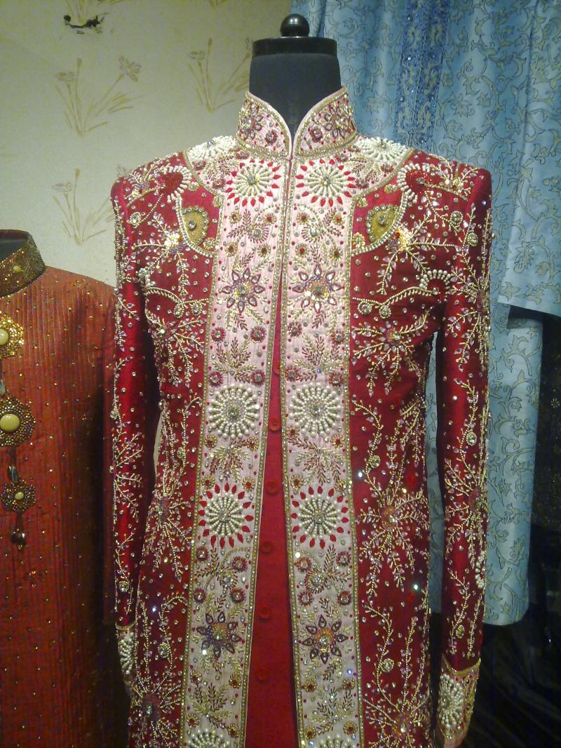 Red and pink combination perfectly suitable to groom